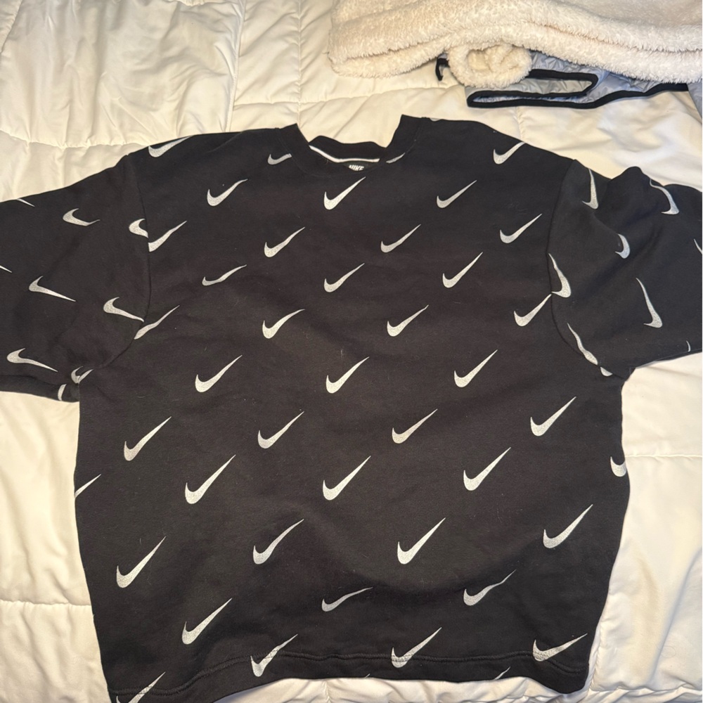 Nike Classic Black Sweatshirt
